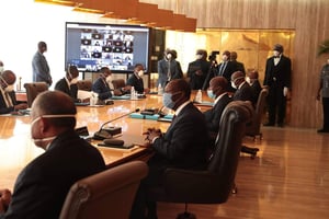 Alassane Ouattara lors du conseil des ministres du 8 avril 2020. Alassane Ouattara
· 8 avril · 
 #ConseilDesMinistresCI
Je voudrais rendre hommage au Ministre de la Santé, aux personnels de Santé, aux forces de défense et de sécurité et à l’ensemble des acteurs impliqués dans la lutte contre la pandémie COVID-19, pour leur dévouement et l’important travail qu’ils effectuent au quotidien.
© C.Ibou.T