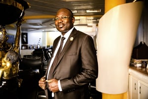 Eddie Komboïgo, dans son bureau, à Ouagadougou. © Sophie Garcia | hanslucas.com