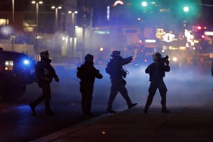 La police tente de disperser des manifestants samedi 30 mai à Las Vegas, © John Locher/AP/Sipa