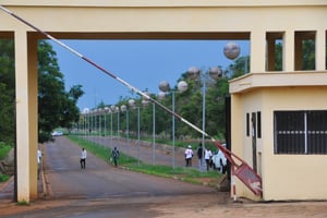 Entrée de l’université de  Ngaoundéré, au Cameroun (Illustration). © Renaud Van Der Meeren