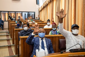A l’Assemblée nationale béninoise, lors du vote de la loi interprétative du code électoral, mardi 2 juin 2020. © Andric Lokossi / Assemblée nationale du Bénin