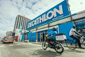 Le premier magasin Decathlon de Côte d’Ivoire a ouvert à Abidjan en 2018 à Marcory. © Issam Zejly pour JA