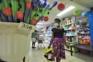Un magasin ChicShop, à Abidjan, le 28 mai 2020. © Thierry Gouegnon/REUTERS