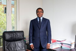 Sena Agbayissah. avocat associé au bureau parisien de Hughes Hubbard & Reed. © Bruno LEVY pour JA
