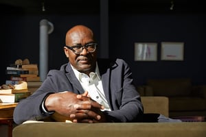 Achille Mbembe à Johannesburg, le 4 août 2020. © Marc Schoul pour JA