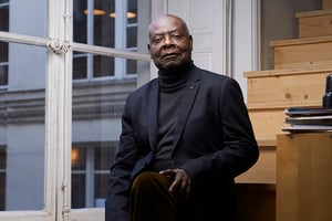 L’écrivain congolais Emmanuel Dongala, dont l’œuvre reflète un souci de justice, s’est exilé aux États-Unis en 1998. © Cyrille Choupas pour JA