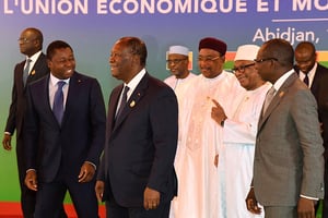 Faure Gnassingbé, Alassane Ouattara, Mahamadou Issoufou, Ibrahim Boubacar Keïta et Patrice Talon lors de la Conférence des chefs d’État et de gouvernement de l’UEMOA, le 12 juillet 2019, à Abidjan. © ISSOUF SANOGO / AFP
