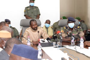 Le colonel Assimi Goïta, président du CNSP, lors d’une réunion au ministère de la Défense, le 19 août 2020 à Bamako. © Emmanuel Daou Bakary