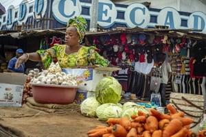 Marché de Libreville, en juillet 2018. © Jacques Torregano pour JA