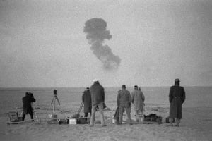 Le 25 décembre 1961, près de Reggane, dans le Sud algérien. C’est à Reggane que fut expérimentée la première bombe atomique française. © AFP
