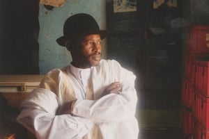 Le musicien malien Afel Bocoum, guitariste et chanteur, est né à Niafunké en 1955. © Christien Jaspars