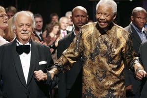 Geroge Bizos et Nelson Mandela, en novembre 2008 à Johannesburg. © DENIS FARRELL/AP/SIPA