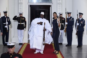 Yahya Jammeh et son épouse, Zineb, à la Maison Blanche, à Washington le 5 août 2014. © Susan Walsh/AP/SIPA