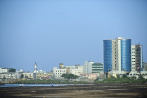Vue de Djibouti et de la Salaam Tower, siège local de la Salaam African Bank. © Vincent Fournier/JA