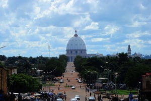 La basilique Notre-Dame-de-la-Paix, à Yamoussoukro, n’est pas sans rappeler celle de Saint-Pierre de Rome… en plus grand. © Xinhua/ZUMA/REA