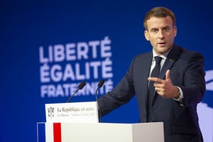 Discours d’Emmanuel Macron sur la lutte contre les « séparatismes », aux Mureaux, en région parisienne, le 2 octobre 2020. © Eric TSCHAEN/REA