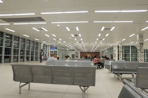 Salle d’embarquement de l’aéroport de Conakry-Gbessia, ici en janvier 2012. © Joelguinea/Wikipeia/Licence CC