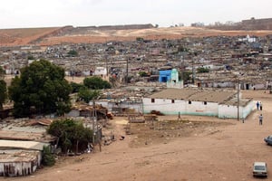 Vue d’ensemble d’un bidonville, en périphérie de Casablanca. © AP SIPA/Abdeljalil  Bounhar