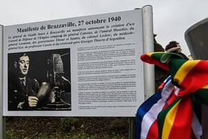 Une stèle commémorant l’appel de Brazzaville prononcé le 27 octobre 1940 par le général De Gaulle, à Verquin, dans le Nord de la France © DENIS CHARLET/AFP