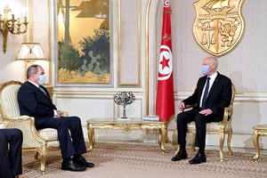 Le ministre algérien des Affaires étrangères Sabri Boukadoum et le président tunisien Kaïs Saïed à Tunis, le 28 septembre 2020. © CHINE NOUVELLE/SIPA