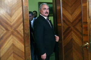 Le maréchal Haftar à Moscou en 2017. © Sergei Savostyanov/TASS/Getty Images