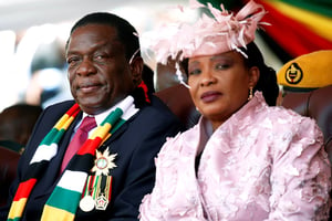 Le président zimbabwéen Emmerson Mnangagwa et son épouse Auxillia, à Harare, en 2018. © Philimon Bulawayo/REUTERS