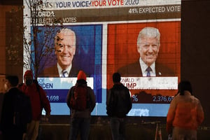 Biden l’emporte largement, avec au moins 5 millions de voix d’avance sur le président sortant. © Olivier DOULIERY / AFP