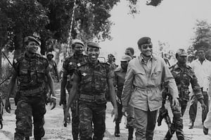 Jerry Rawlings, aux côtés de Thomas Sankara et de Blaise Compaoré (à gauche), en septembre 1983 lors d’une visite officielle du président ghanéen en Haute-Volta. © Archives Jeune Afrique