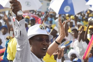 Le chef de l’État tchadien au stade de N’Djamena, lors de son dernier meeting présidentiel, en avril 2016. © ISSOUF SANOGO/AFP