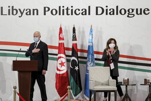 La représentante par intérim de l’UNSMIL, Stéphanie Williams, assiste à l’ouverture du Forum politique libyen organisé dans la banlieue de Tunis, en présence du président Kais Saied, le 9 novembre 2020. © Khaled Nasraoui/dpa via ZUMA Press/REA