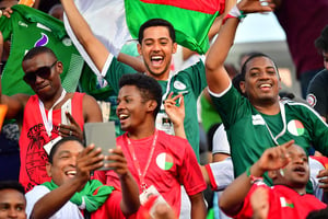 Des supporteurs malgaches lors d’un match entre Madagascar et le Nigeria, lors de la Coupe d’Afrique des Nations (CAN), le 30 juin 2019. © GIUSEPPE CACACE/AFP