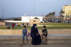Une famille marocaine à Rabat, le 22 septembre 2020. © Mosa’ab Elshamy/AP/SIPA