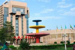 Siège national de la Banque des États de l’Afrique centrale (Beac), place de la Justice, à N’Djamena. © Renaud Van der Meeren/EDJ