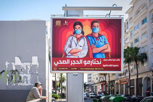 Panneau d’affichage illustrant la campagne de prévention sanitaire anti-coronavirus, à Casablanca, le 20 avril 2020 (illustration). © Duffour F/Andia.fr