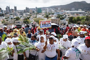 Un groupe de Chagossiens lors d’une messe célébrée par le pape François, à Port-Louis, à Maurice, en septembre 2019 © DAI KUROKAWA/EPA/MAXPPP