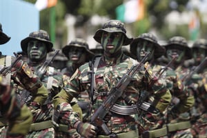 Des soldats des forces spéciales ivoiriennes, lors d’un défilé militaire en 2015 (illustration). © REUTERS/Luc Gnago