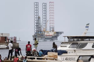 Une plateforme pétrolière au large de Port-Gentil. © JUSTIN TALLIS/AFP