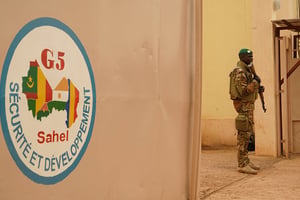 Un soldat de l’armée malienne avec le G5 Sahel à Sevare, le 30 mai 2018. © SEBASTIEN RIEUSSEC/AFP