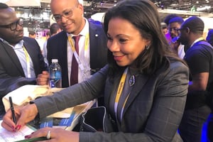 Rebecca Enonchong et Karim Sy, en 2018 lors de la signature de l’accord pour la mise en place de l’initiative Digital Africa. © aitn