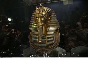 Le masque d’or de Toutankhamon au musée égyptien du Caire, en 2015. © Hassan Ammar/AP/Sipa