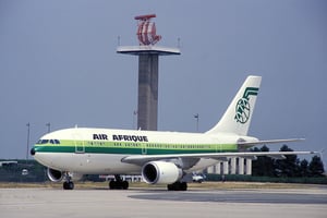 Un appareil Air Afrique à Roissy, en juillet 1994 © Etienne De Malglaive/Gamma-Rapho via Getty Images