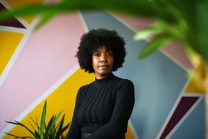 La réalisatrice et afroféministe Amandine Gay. © Otto Zinsou pour La Déferlante