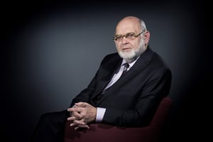 L’ex-sénateur français et ancien chef du parti de gauche Mouvement unitaire progressiste (MUP) Robert Hue pose lors d’une séance photo à Paris, le 22 mars 2017. French senator and head of the French Mouvement unitaire progressiste (MUP) left-wing party  Robert Hue poses during a photo session in Paris on March 22, 2017. 
© JOEL SAGET/AFP