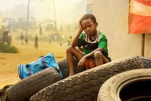 Moustapha Oumarou dans le film « Adù » © Netflix