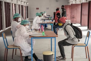 Dans le centre médical consacré au Covid-19 d’Andohatapenaka, à Antananarivo, le 20 juillet 2020. © RIJASOLO/AFP