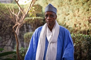 Ousmane Sy chez lui, dans le quartier de Kalabankoro à Bamako, début avril.