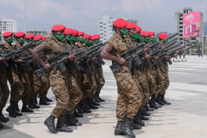 Les forces de défense éthiopiennes lors d’un exercice à Addis-Abeba, en septembre 2020. © EPA/MaxPPP