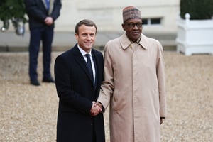 Emmanuel Macron et Muhammadu Buhari à l’Élysée, à l’occasion du One Planet Summit, en janvier 202. © HAMILTON/REA