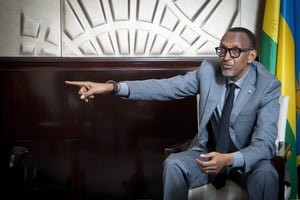 Paul Kagame, président de la République du Rwanda, à l’hôtel Peninsula, à Paris, le 18 mai 2021. © Vincent Fournier pour JA