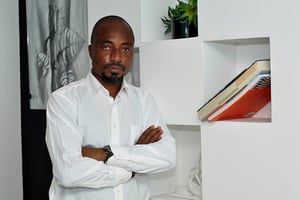L’architecte togolais Eya-Eza Kao, à Lomé, en juin 2021. © Innoproduction pour JA